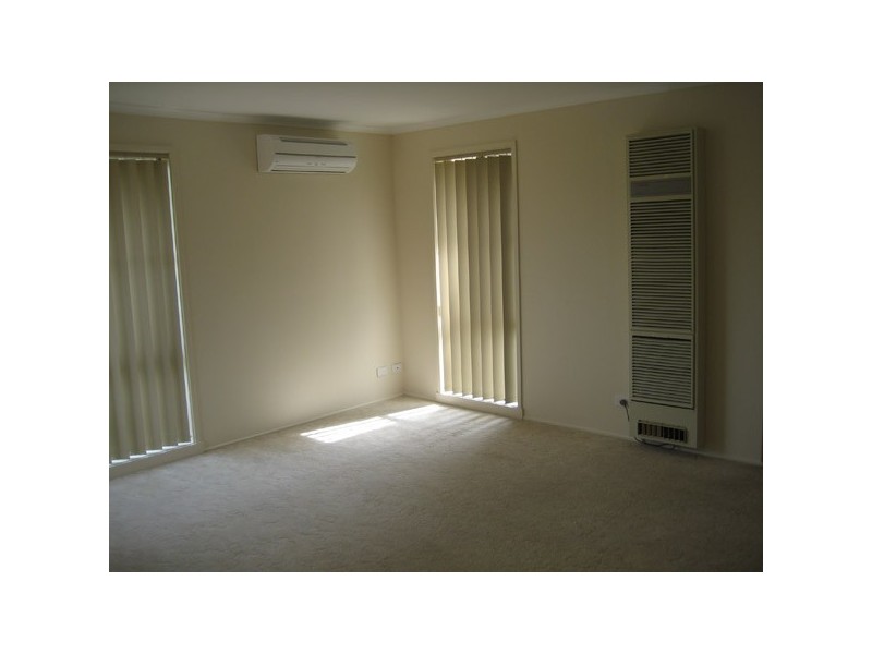 2/12 Madison Avenue, Narre Warren VIC 3805