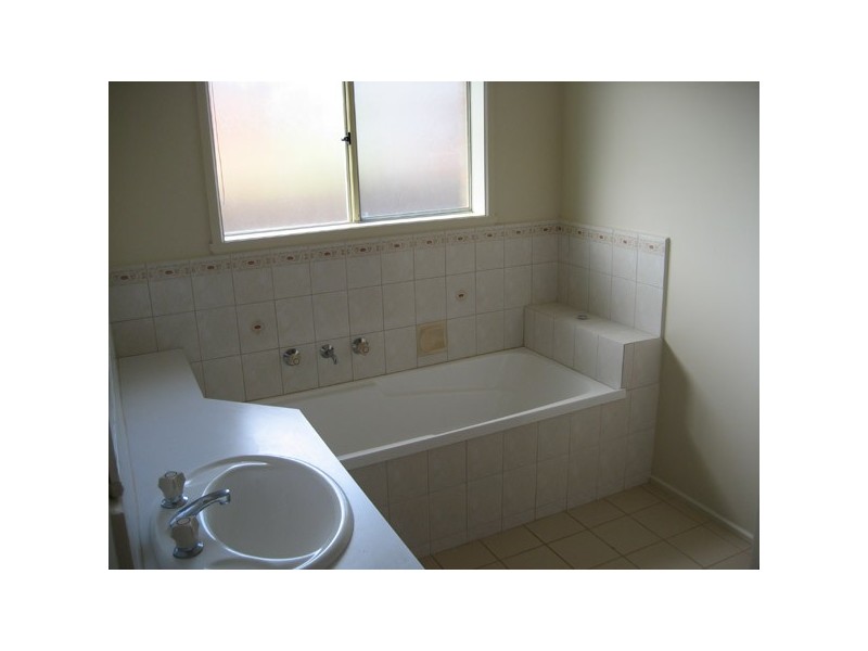 2/12 Madison Avenue, Narre Warren VIC 3805