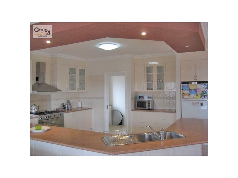 8 Wearingford Avenue, Narre Warren South VIC 3805