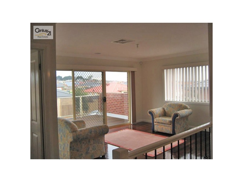 8 Wearingford Avenue, Narre Warren South VIC 3805