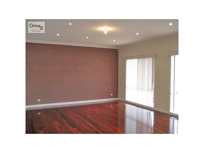 8 Wearingford Avenue, Narre Warren South VIC 3805