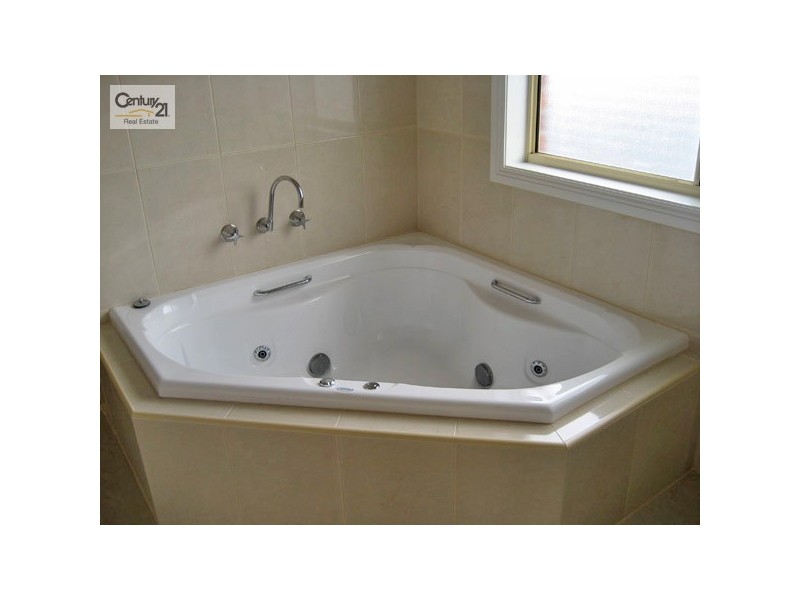 8 Wearingford Avenue, Narre Warren South VIC 3805