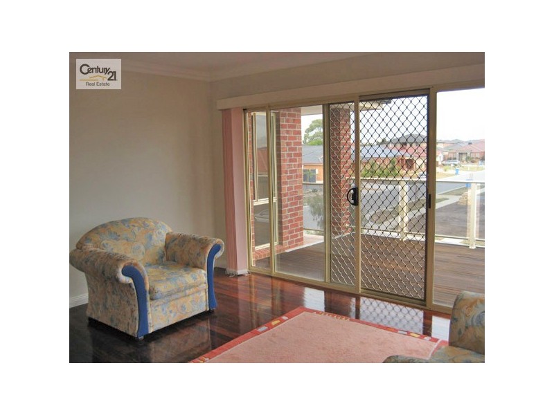 8 Wearingford Avenue, Narre Warren South VIC 3805