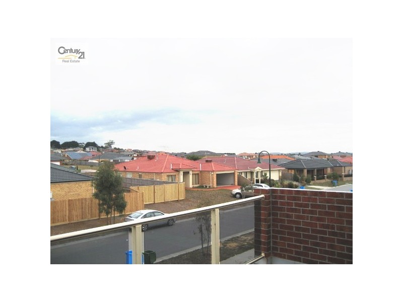 8 Wearingford Avenue, Narre Warren South VIC 3805