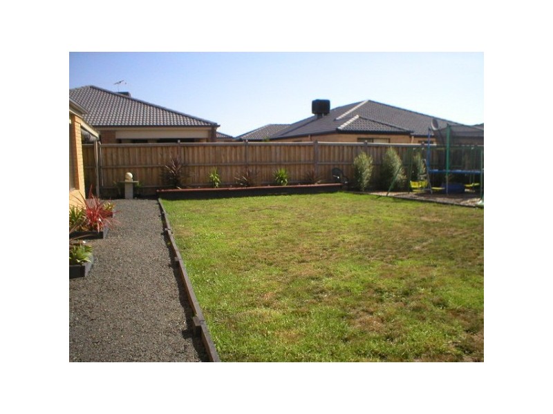 11 Lia Amie Place, Berwick VIC 3806