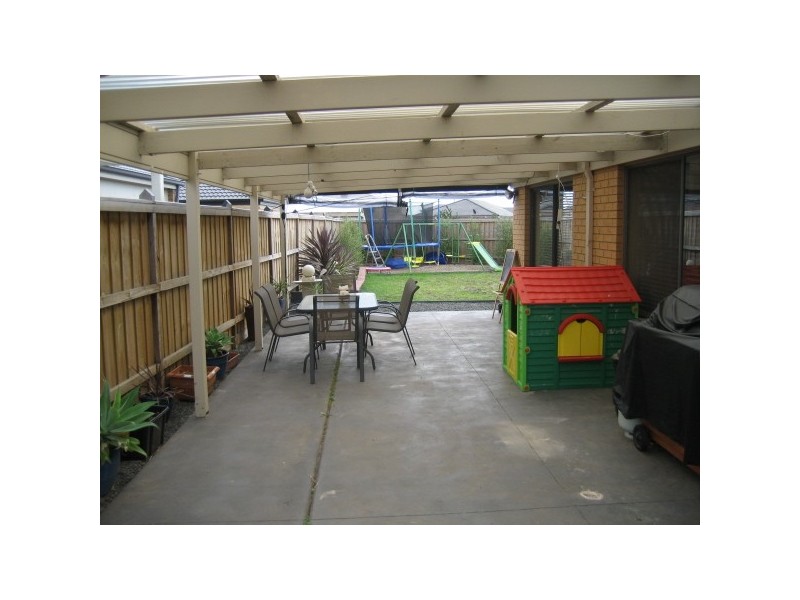 11 Lia Amie Place, Berwick VIC 3806