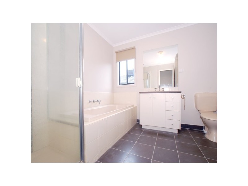 21 Melzak Way, Berwick VIC 3806