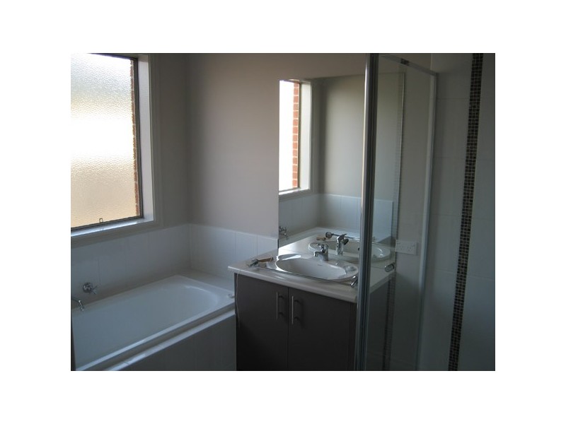 12 Glenisla Way, Berwick VIC 3806