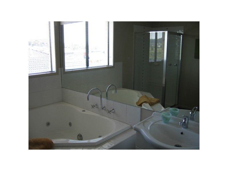 10 Fallingwater Drive, Pakenham VIC 3810