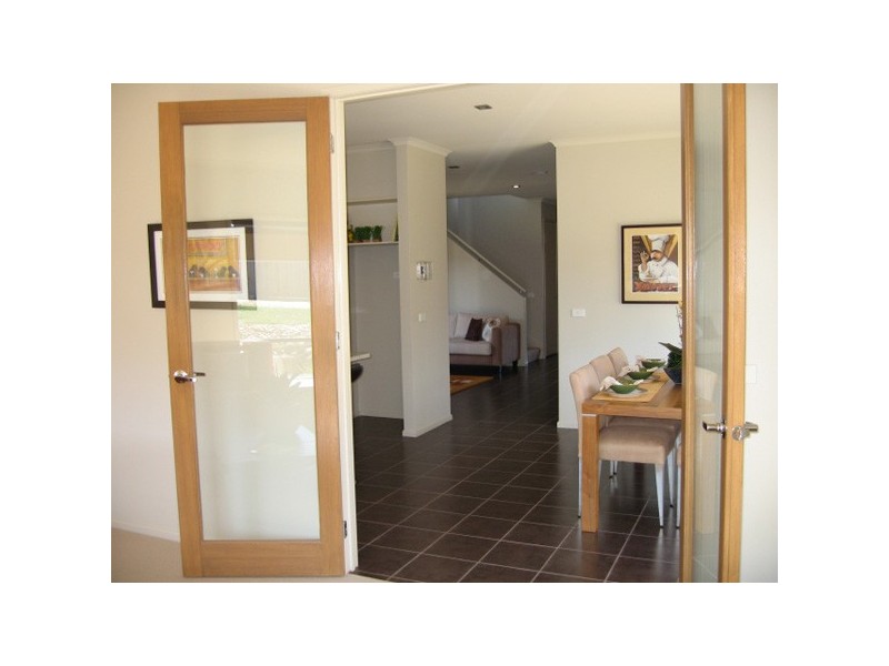 10 Fallingwater Drive, Pakenham VIC 3810