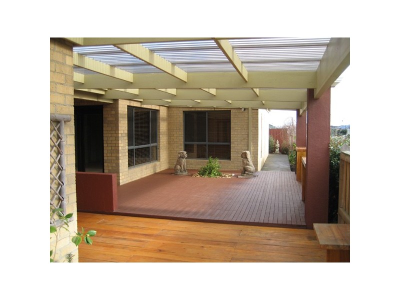 81 Skyline Way, Berwick VIC 3806