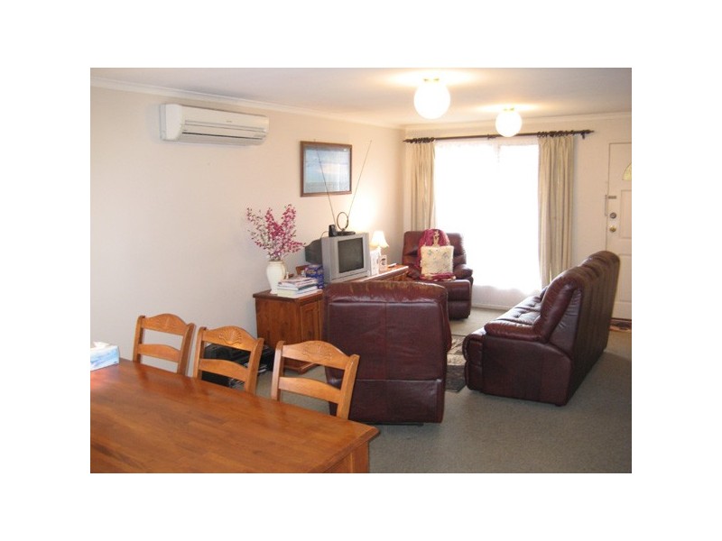 2 Warren Close, Narre Warren VIC 3805