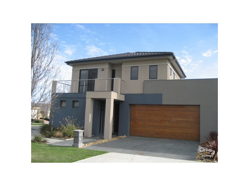 11 Greenhaven Terrace, Berwick VIC 3806