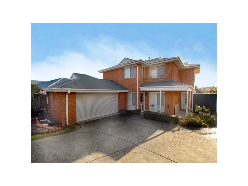 2 Lena Court, Berwick VIC 3806