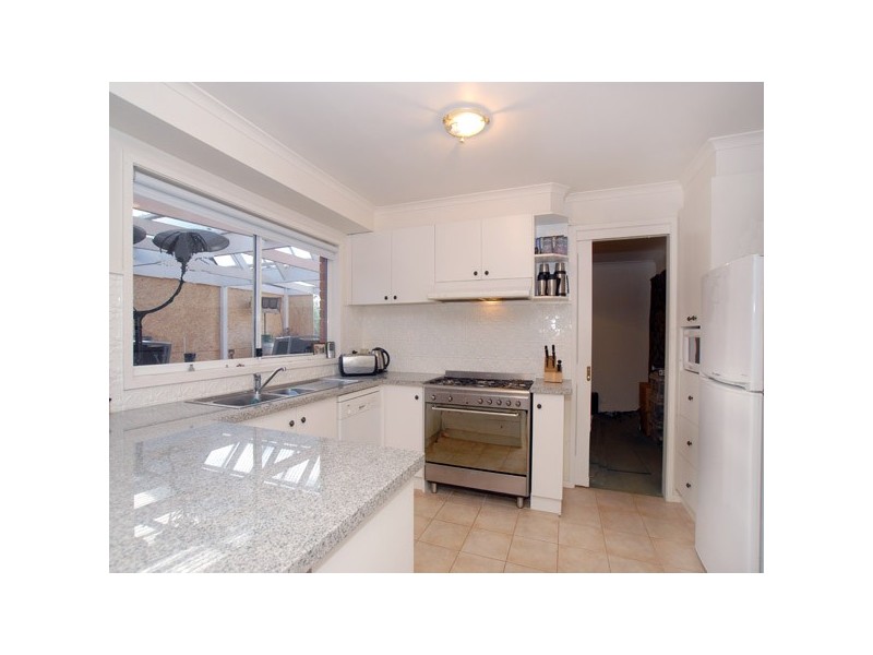 2 Lena Court, Berwick VIC 3806