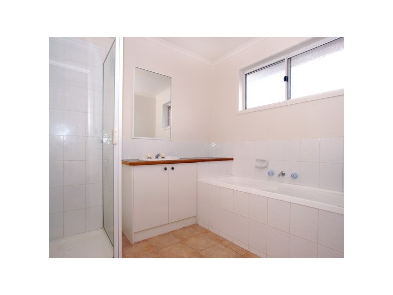 2 Lena Court, Berwick VIC 3806