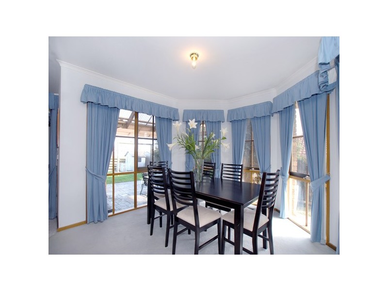 5 Hedgeley Drive, Berwick VIC 3806