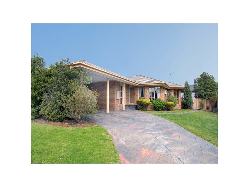 5 Hedgeley Drive, Berwick VIC 3806