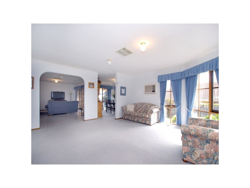 5 Hedgeley Drive, Berwick VIC 3806