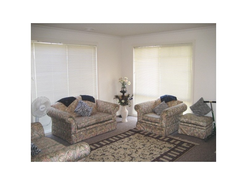 10/133 Bemersyde Drive, Berwick VIC 3806