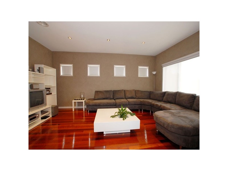 1 Glade Court, Berwick VIC 3806