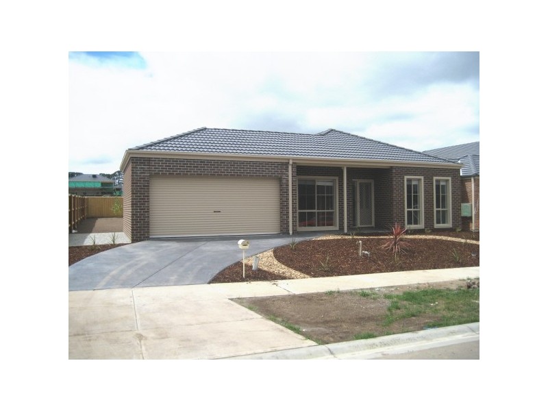 4 Honey Court, Berwick VIC 3806