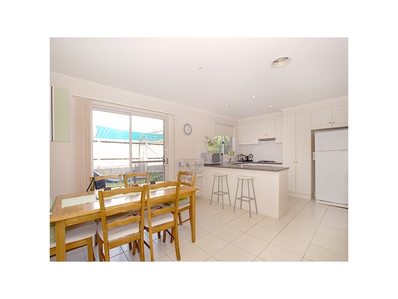 2/31 Homestead Road, Berwick VIC 3806