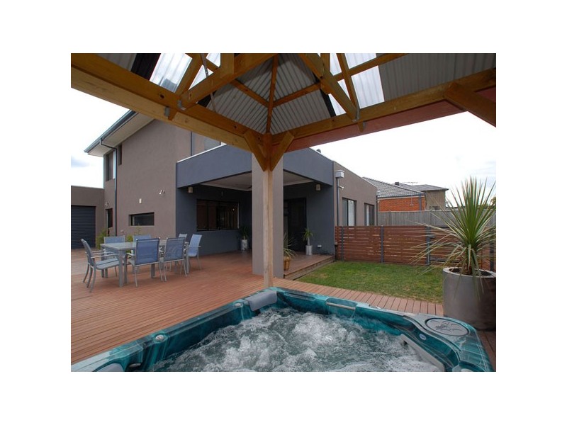 1 Glade Court, Berwick VIC 3806