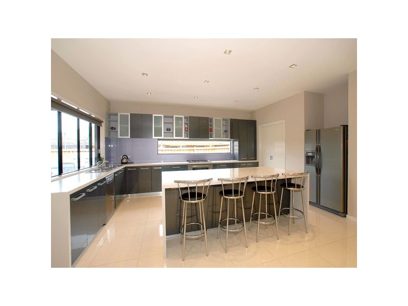 1 Glade Court, Berwick VIC 3806