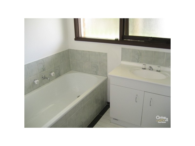 1 Escott Grove, Berwick VIC 3806