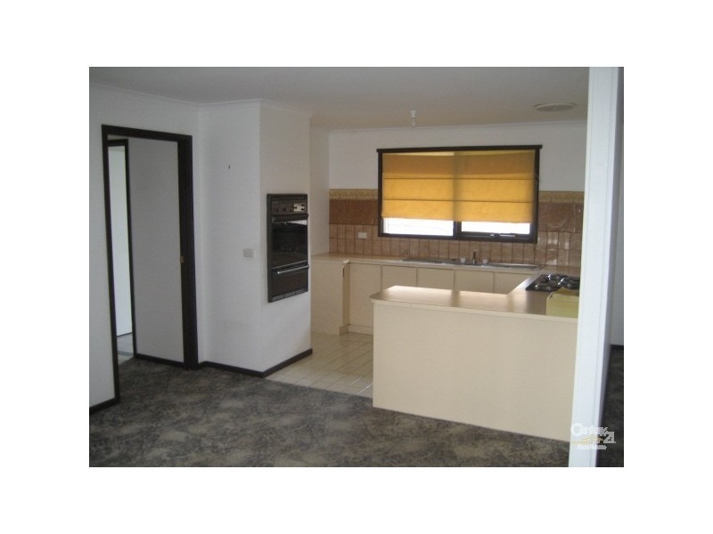 1 Escott Grove, Berwick VIC 3806