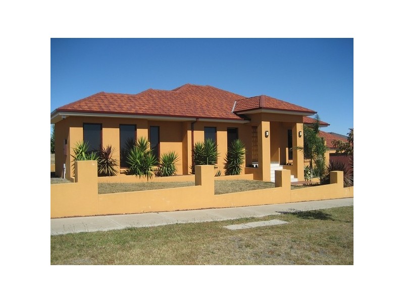 25 Highvale Crescent, Berwick VIC 3806