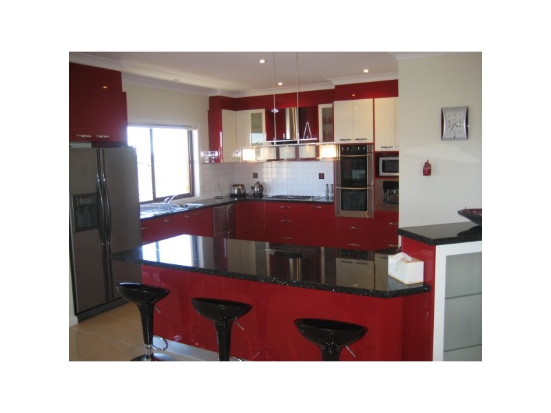 25 Highvale Crescent, Berwick VIC 3806