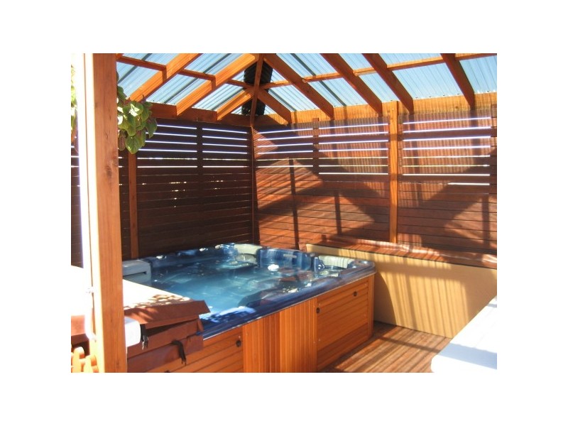 25 Highvale Crescent, Berwick VIC 3806