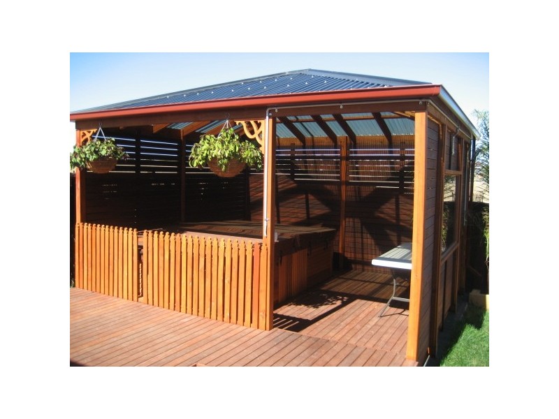 25 Highvale Crescent, Berwick VIC 3806