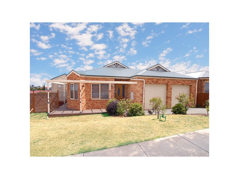 13 Riviera Drive, Berwick VIC 3806