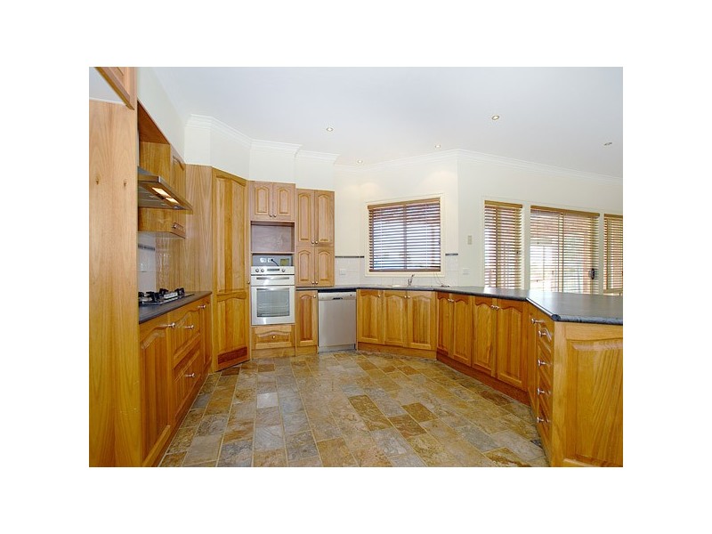 13 Riviera Drive, Berwick VIC 3806