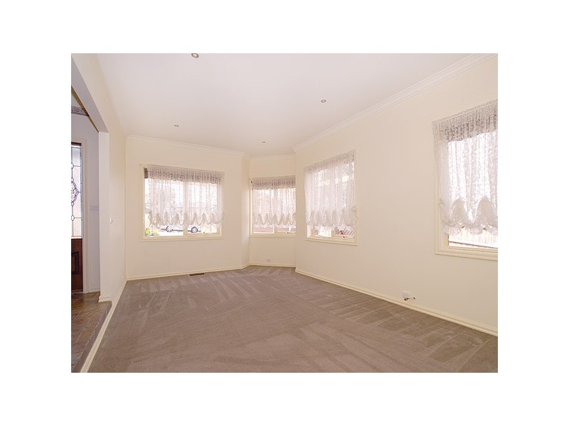 13 Riviera Drive, Berwick VIC 3806