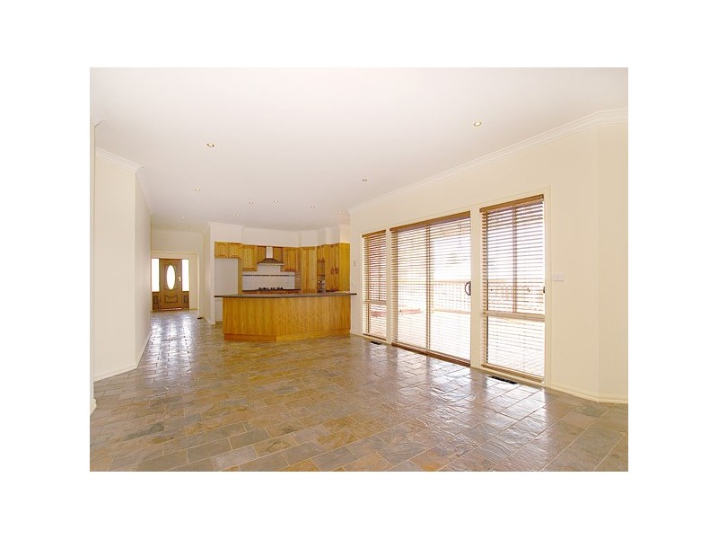 13 Riviera Drive, Berwick VIC 3806