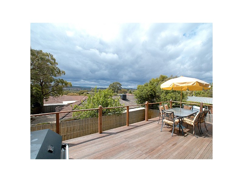 4 Chalcot Drive, Endeavour Hills VIC 3802