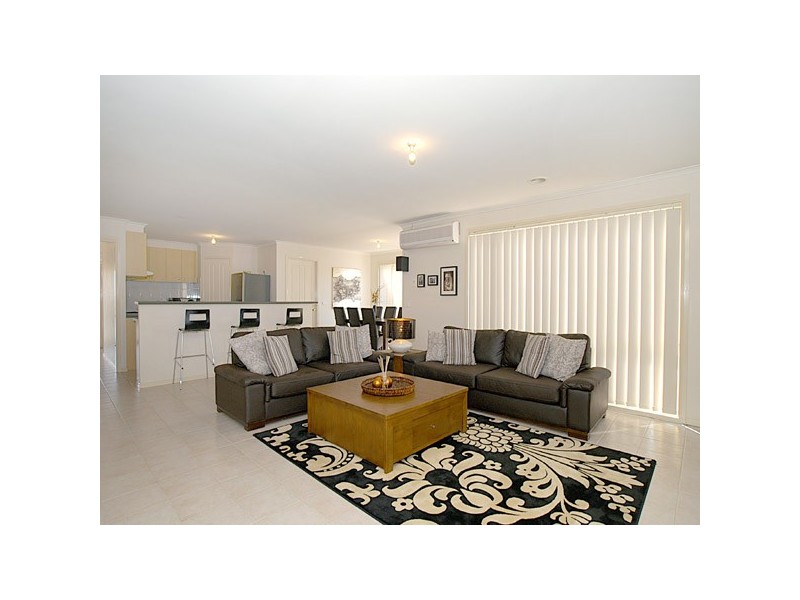 10 Baronessa Avenue, Narre Warren South VIC 3805