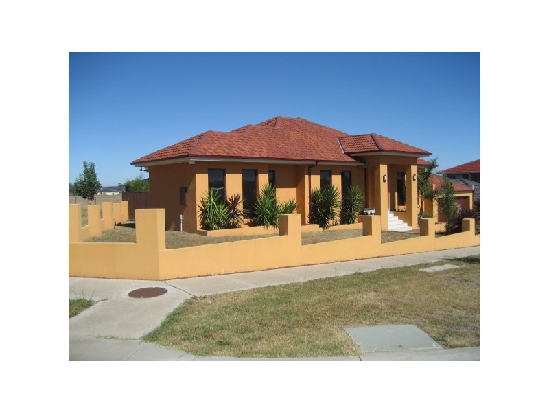 25 Highvale Crescent, Berwick VIC 3806