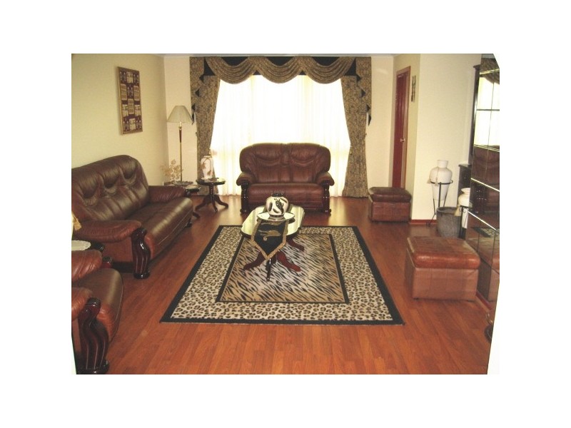 10 Lauriston Drive, Endeavour Hills VIC 3802