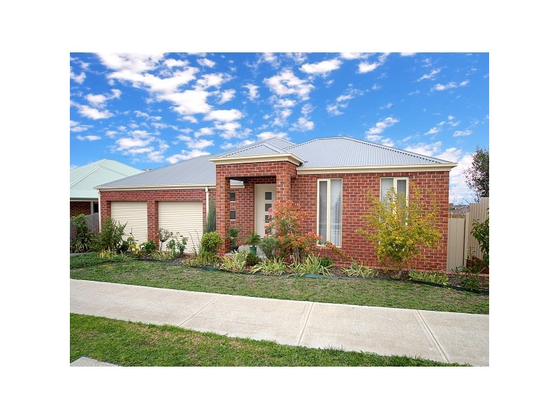 21 Sheldon Drive, Berwick VIC 3806