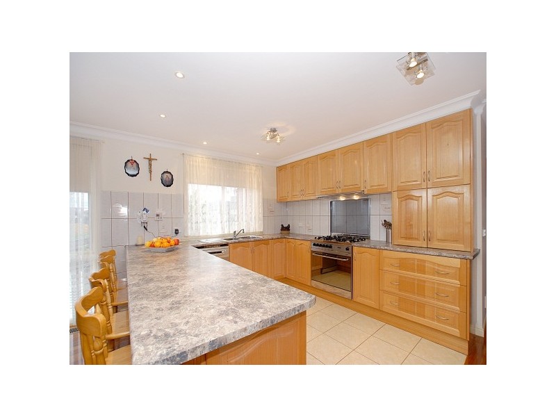 21 Sheldon Drive, Berwick VIC 3806