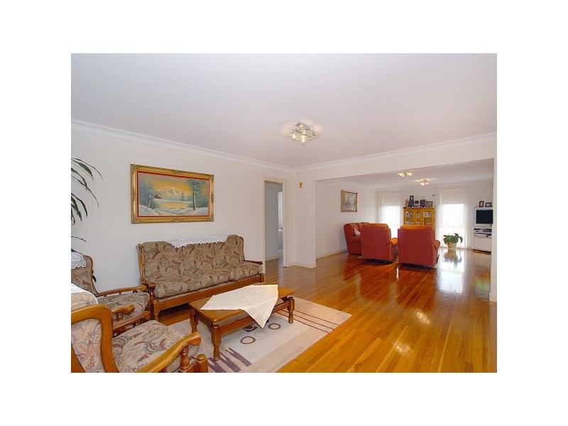 21 Sheldon Drive, Berwick VIC 3806