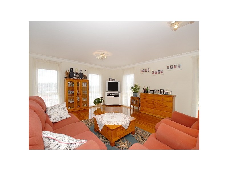 21 Sheldon Drive, Berwick VIC 3806