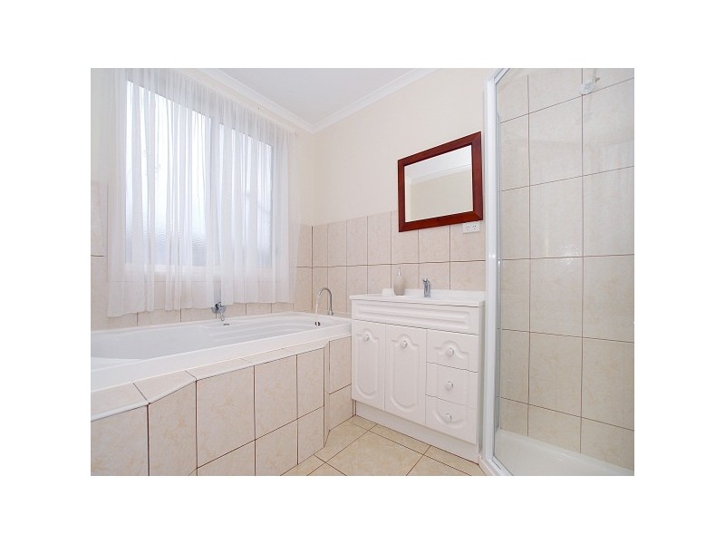 21 Sheldon Drive, Berwick VIC 3806