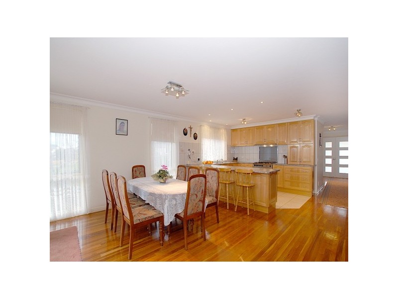 21 Sheldon Drive, Berwick VIC 3806