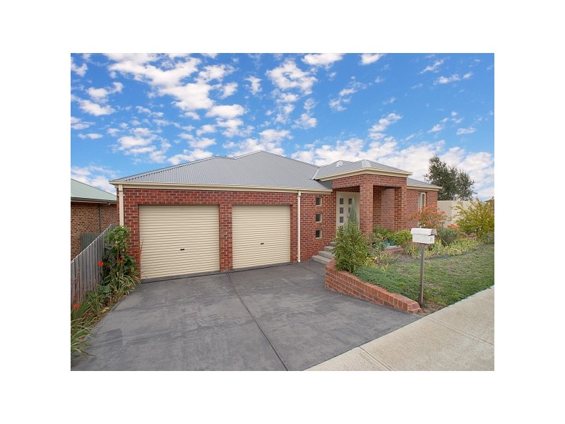 21 Sheldon Drive, Berwick VIC 3806